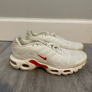 nike women’s air max plus